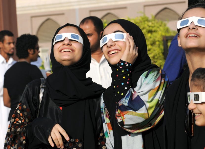العالم يشهد كسوفا حلقيا للشمس هو الأطول في هذه الألفية