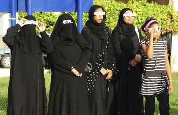 العالم يشهد كسوفا حلقيا للشمس هو الأطول في هذه الألفية