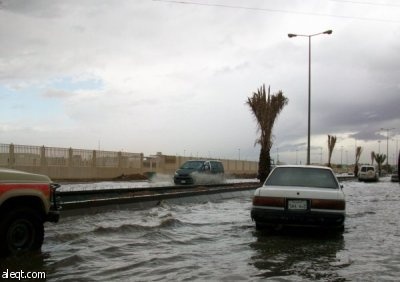 أمطار غزيرة على المدينة وتبوك والجوف و حائل .. وتوقف الملاحة البحرية في جدة تحوطا