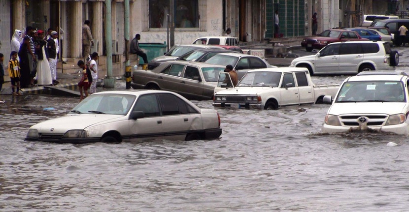 أمطار غزيرة على المدينة وتبوك والجوف و حائل .. وتوقف الملاحة البحرية في جدة تحوطا
