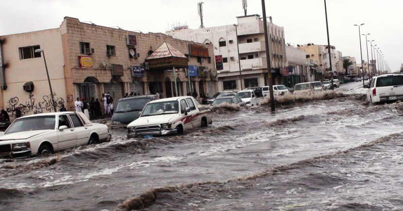 أمطار غزيرة على المدينة وتبوك والجوف و حائل .. وتوقف الملاحة البحرية في جدة تحوطا