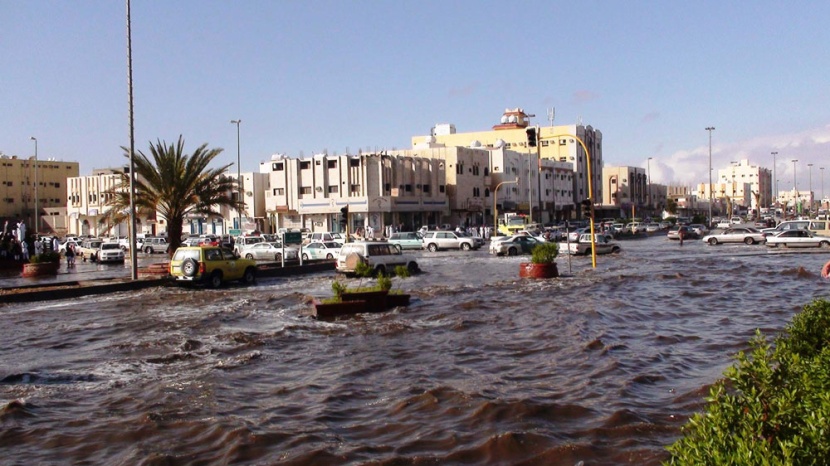 أمطار غزيرة على المدينة وتبوك والجوف و حائل .. وتوقف الملاحة البحرية في جدة تحوطا