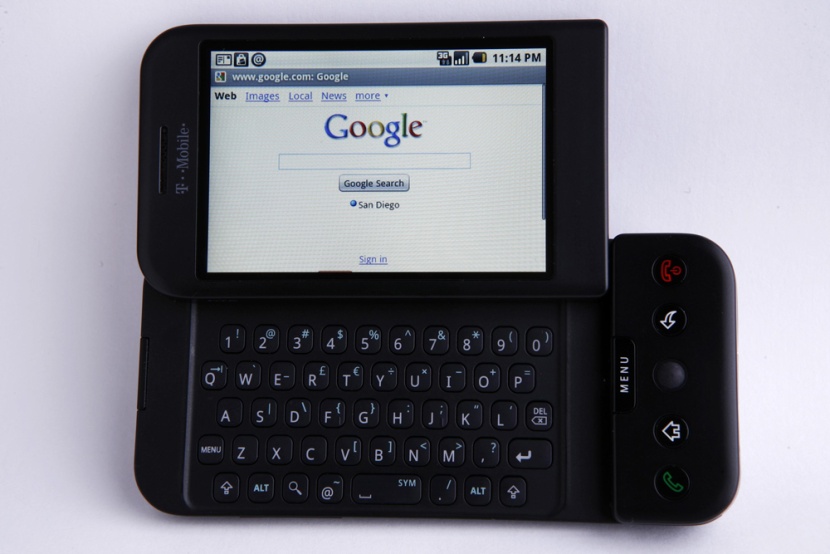 الجهاز الجديد جوجل تي موبايل  T-Mobile G1 Google phone يظهر في كاليفورنيا.