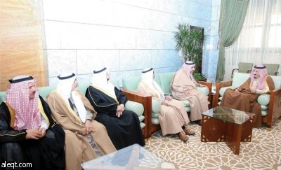 الأمير سلمان يستقبل وفدا من أهالي محافظة عنيزة