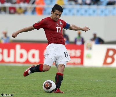 مصر تهزم الكاميرون وتضرب موعدا مع الجزائر في قبل النهائي