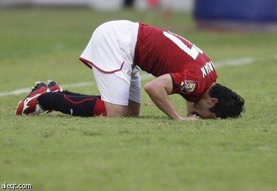 مصر تهزم الكاميرون وتضرب موعدا مع الجزائر في قبل النهائي