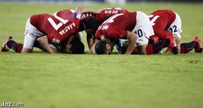 مصر تهزم الكاميرون وتضرب موعدا مع الجزائر في قبل النهائي