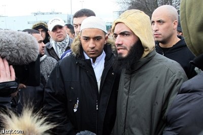 مصلون يطردون خطيب مسجد في فرنسا بسبب تأييده حظر النقاب