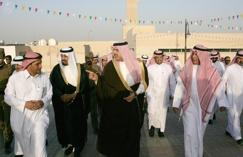 أمين منطقة الرياض يفتتح ساحة البلدية بحي الازدهار