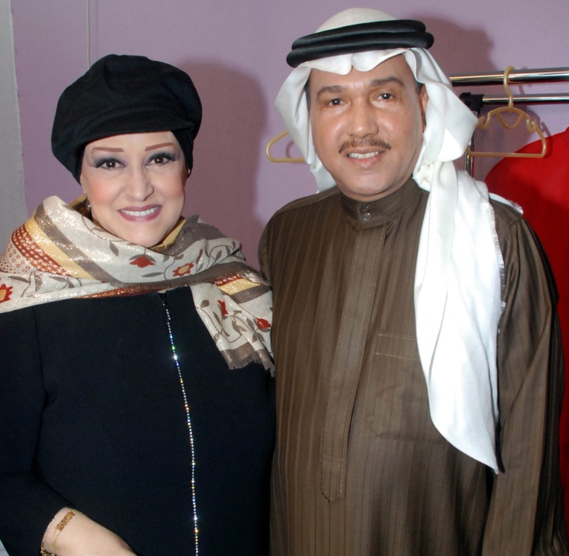 فنان العرب محمد عبده في لقطة مع الفنانة وردة الجزائرية قبيل ابتداء مهرجان "هلا فبراير" في الكويت.