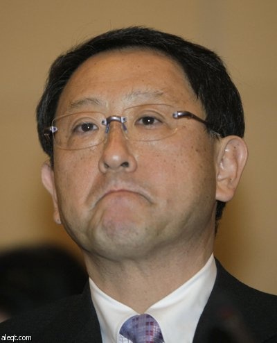 رئيس شركة تويوتا يعتذر للمستهلكين الصينيين بشأن استدعاء سيارات