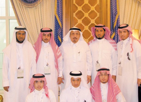 العنقري يلتقي طلاب جامعة الحدود الشمالية ويستمع لمطالبهم