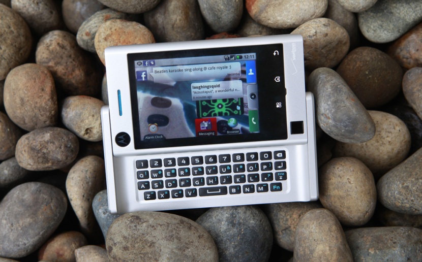 الهاتف النقال موتورولا Motorola Devour with Motoblur 3G يطلق في أسواق سان فرانسيسكو.