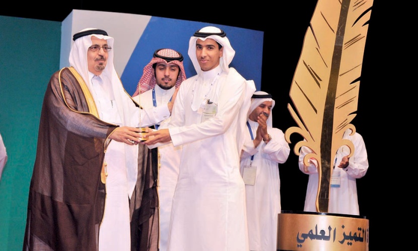 «التعليم العالي» تهدي 3 طلاب  حضور مؤتمرين علميين دوليين على نفقتها