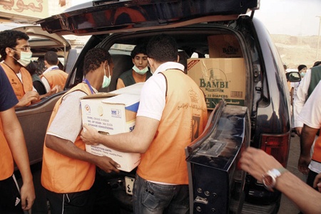«شباب الرياض» مجموعة تقدم الأعمال الإغاثية التطوعية