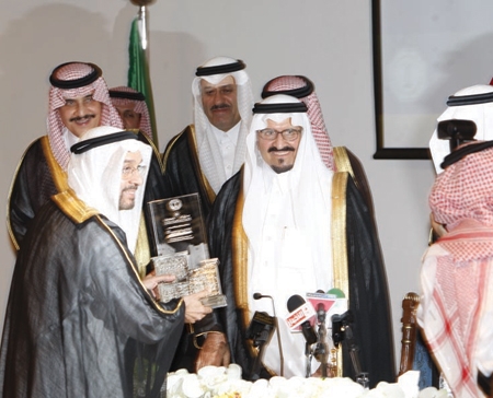 الأمير سلطان يكرِّم الداعمين للمركز والرعاة وشركاء البرنامج الوطني للسياقة الوطنية