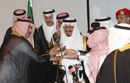 الأمير سلطان يكرِّم الداعمين للمركز والرعاة وشركاء البرنامج الوطني للسياقة الوطنية