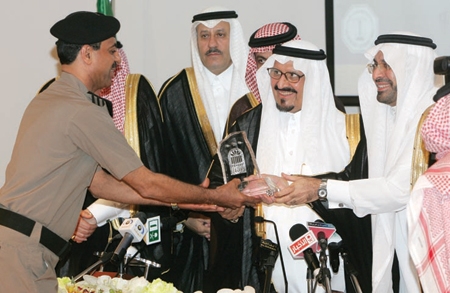 الأمير سلطان يكرِّم الداعمين للمركز والرعاة وشركاء البرنامج الوطني للسياقة الوطنية