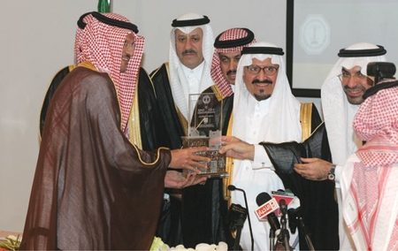 الأمير سلطان يكرِّم الداعمين للمركز والرعاة وشركاء البرنامج الوطني للسياقة الوطنية