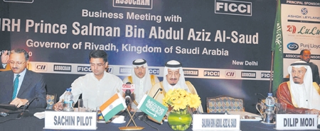 الأمير سلمان يدعو رجال الأعمال إلى تعزيز التعاون الاقتصادي بين المملكة والهند