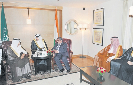 .. ويستقبل نائب رئيس «الشيوخ» الهندي