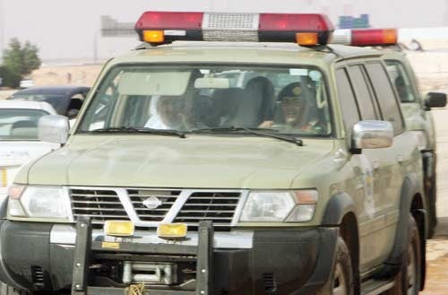 حي القادسية يطفو وسط بحيرة..  والتنقل عبر القوارب!