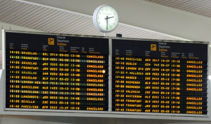 السحابة البركانية تعود.. إغلاق مطاري ميونيخ  وشتوتجارت وإلغاء 900 رحلة جوية في أسبانيا