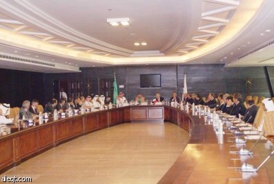 وفد فرنسي يبحث فرص الاستثمار في مشاريع الطرق والنقل والسكك الحديدية