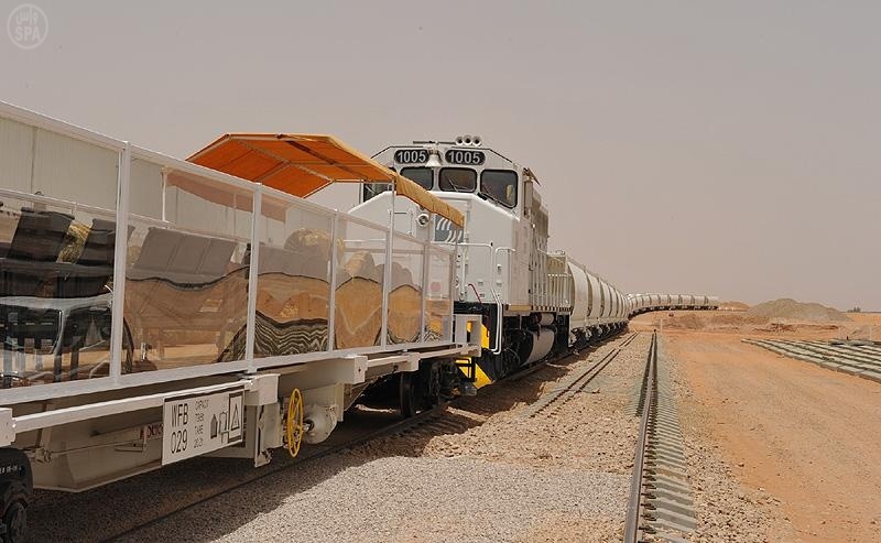 أمير الجوف يتفقد مشروع سكة حديد الشمال والجنوب