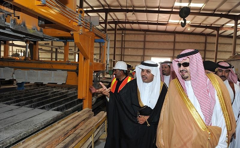 أمير الجوف يتفقد مشروع سكة حديد الشمال والجنوب
