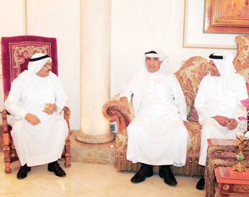 أسرة «الفوزان» تحتفي بالأمير فيصل بن سلمان