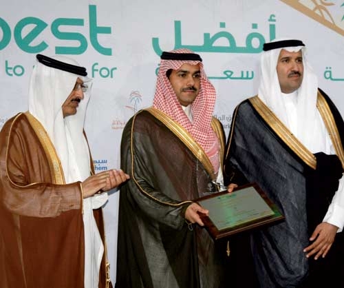 «العمل» تثمّن دور 	الاقتصادية في إشاعة بيئة ملائمة للموظفين