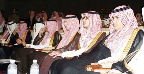 أمير الرياض : حب الخير للبشرية والتعاون بين أفراد المجتمع من سمات مملكة الإنسانية