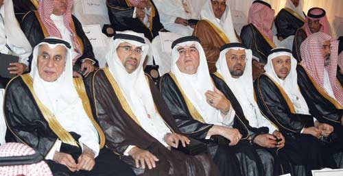 أمير الرياض : حب الخير للبشرية والتعاون بين أفراد المجتمع من سمات مملكة الإنسانية