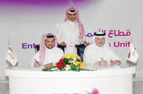 «الاتصالات السعودية» توقع اتفاقية تعاون مشتركة مع«مايكروسوفت»