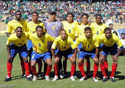 قبيل كأس العالم بأيام.. تعرض المنتخب الكولومبي للسرقة ووفاة مطرب حفل الافتتاح