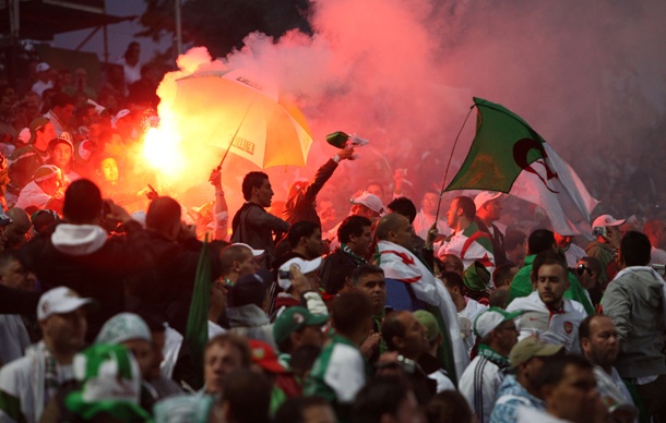 الجزائر تخسر بثلاثية أمام أيرلندا في مباراة ودية قبل كأس العالم