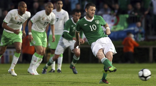 الجزائر تخسر بثلاثية أمام أيرلندا في مباراة ودية قبل كأس العالم