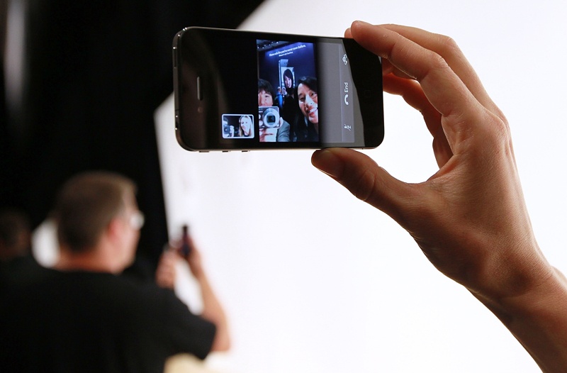 آبل تكشف النقاب عن iPhone 4