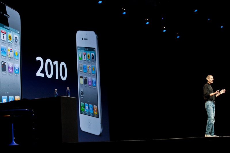 آبل تكشف النقاب عن iPhone 4