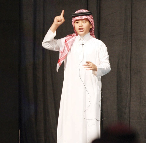 البدر «يؤنسن» الشعر ويمنح سماء الرياض «ومضاً» استثنائياً
