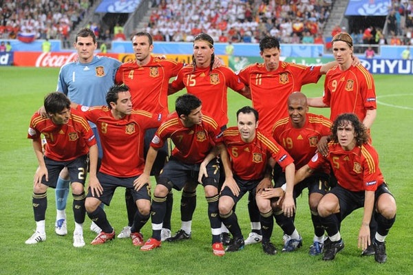 أسبانيا تبدأ مشوارها إمام سويسرا مع عبء المرشحة الأقوى