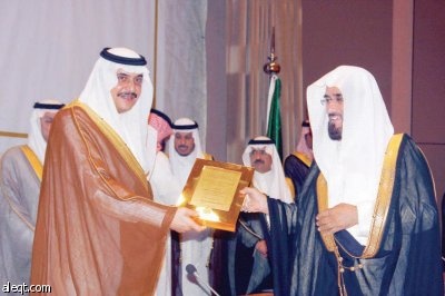 أمير الشرقية: العمل الخيري في بلادنا تحكمه العبادة لا الضرورة