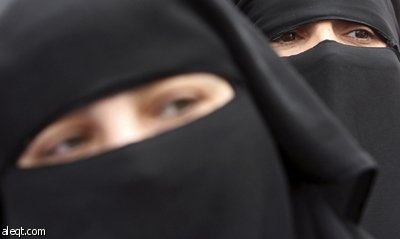 أسبانيا تتجه إلى إصدار قانون يحد من ارتداء البرقع في الأماكن العامة