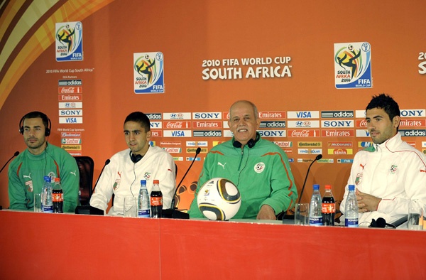 لاعبو الجزائر: جاهزون لكتابة تاريخ بلادنا بأحرف من ذهب