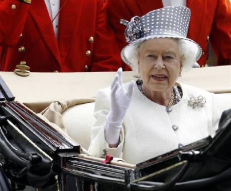 تقرير يشير إلى ارتفاع نفقات ملكة بريطانيا على الحفلات والضيافة