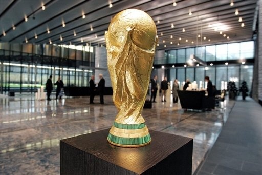 لصوص يسرقون سبع نسخ مقلدة لكأس العالم في اقتحام لمكاتب الفيفا