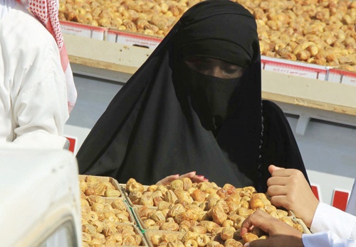 مهرجان التمور.. توقعات بمزيد من المبيعات تزامنا مع رمضان
