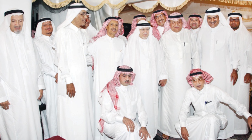 المؤرخ خلف عاشور يطلق أول كتاب يرصد تاريخ المعلم محمد عوض بن لادن