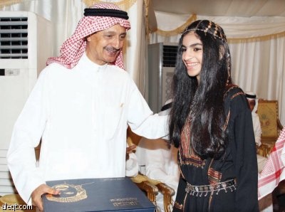 المؤرخ خلف عاشور يطلق أول كتاب يرصد تاريخ المعلم محمد عوض بن لادن